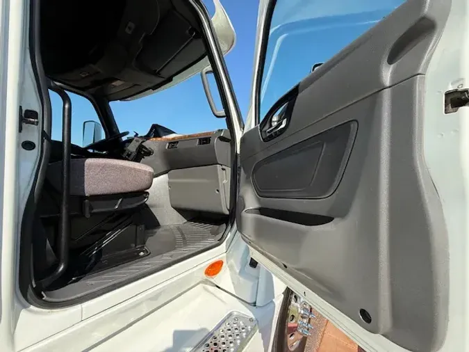 2022 INTERNATIONAL LT625