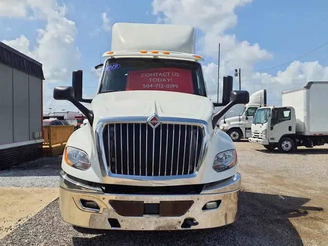2019 NAVISTAR INTERNATIONAL LT625 DAYCAB T/A