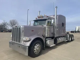 2023 Peterbilt 389