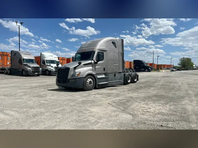 2023 Freightliner Cascadia 126