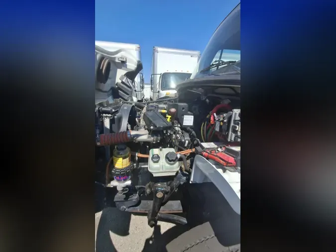 2021 FREIGHTLINER M2 106