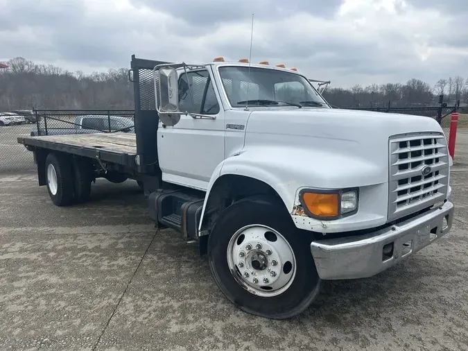 1999 Ford F800