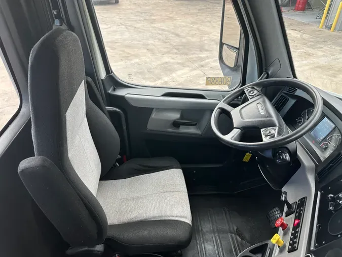 2018 FREIGHTLINER CASCADIA 126