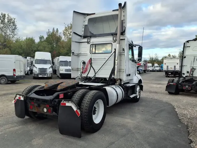 2019 VOLVO VNL42T 300