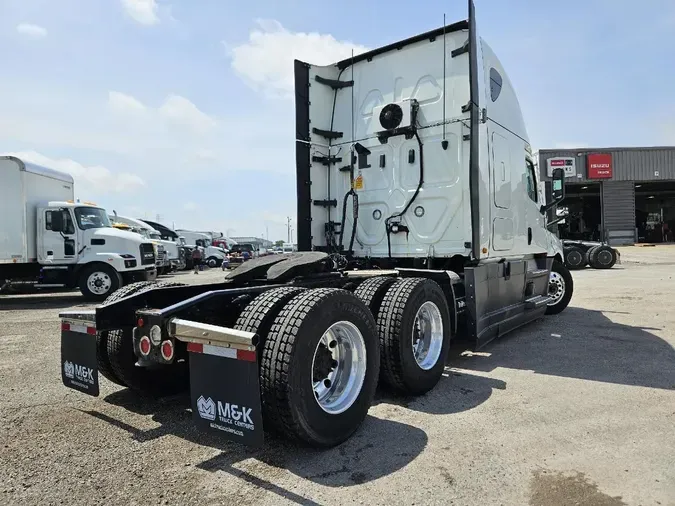 2021 FREIGHTLINER CASCADIA CA126