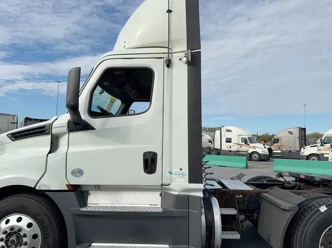 2020 Freightliner Cascadia 126