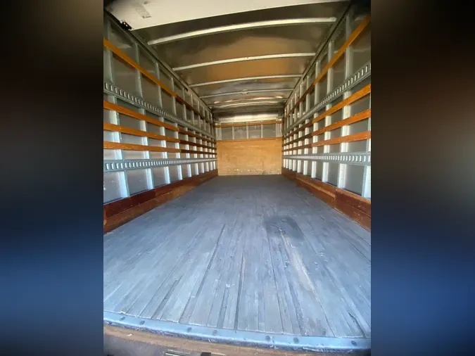 2018 ISUZU NPR HDbcf52ec1a9bad19f4feb5e9b2d39c877