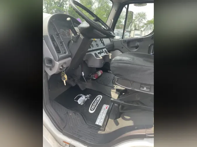 2018 FREIGHTLINER M2 106