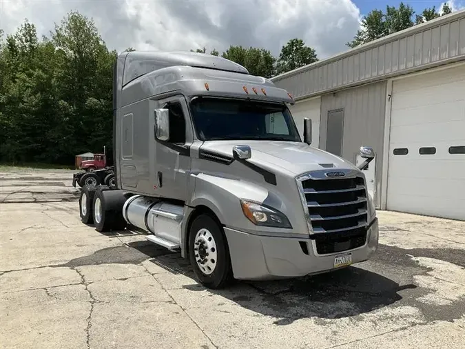 2019 FREIGHTLINER CA126