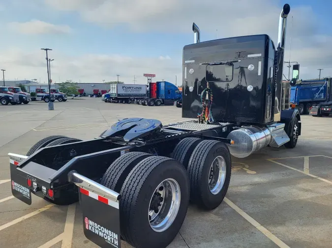 2025 Kenworth W900L