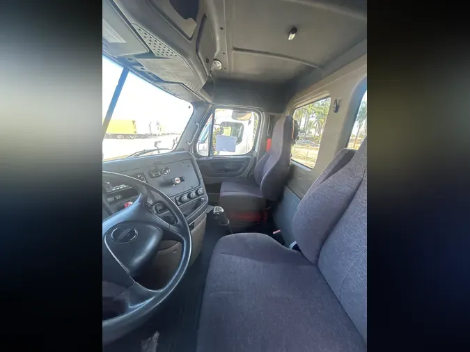 2014 FREIGHTLINER/MERCEDES CASCADIA 113