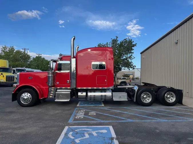 2020 Peterbilt 389