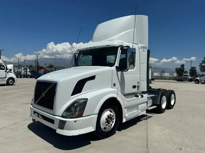2015 Volvo VNL300