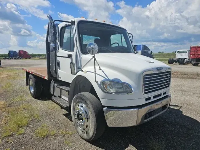 2006 FREIGHTLINER BUSINESS CLASS M2 106