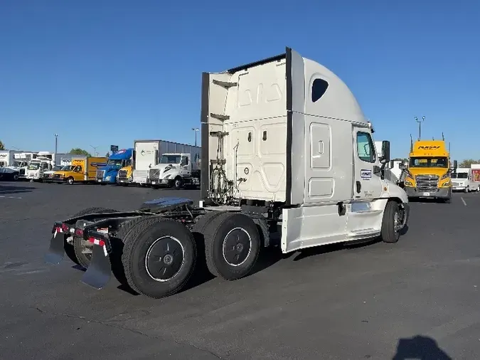 2019 Freightliner X12564ST