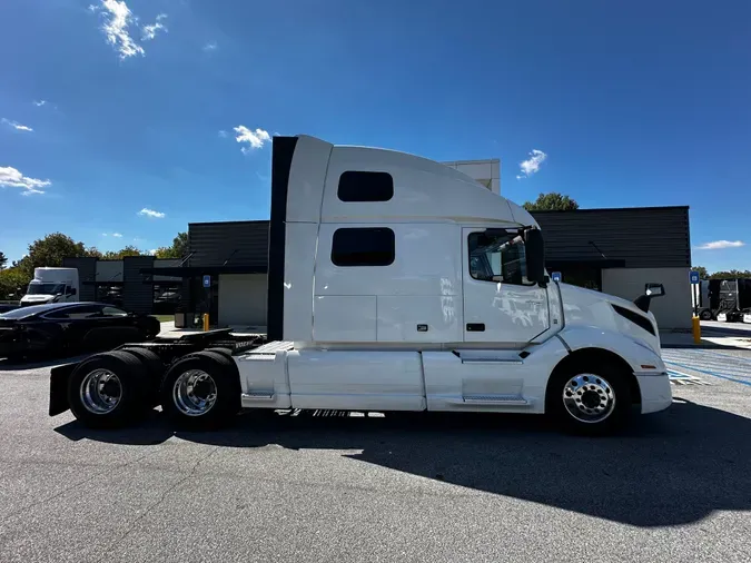 2022 Volvo VNL64T860