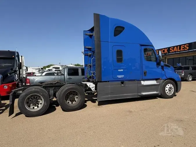 2019 FREIGHTLINER CASCADIA 126