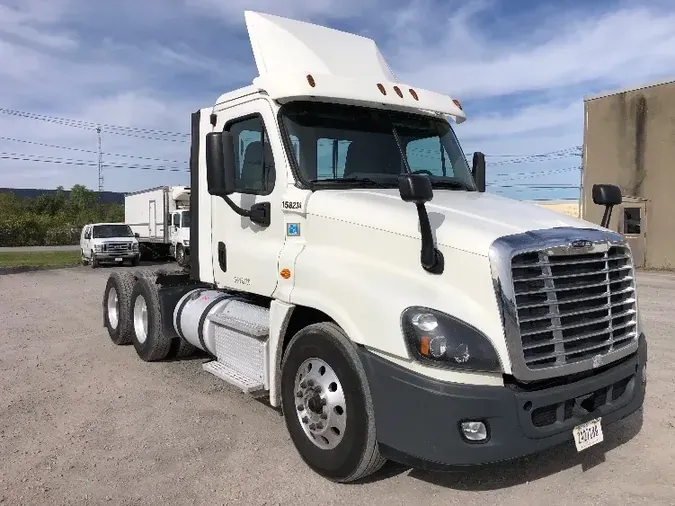 2017 Freightliner X12564STbd08831112443f4b7cd681c054143139