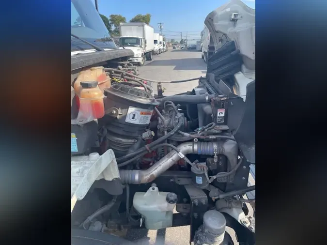 2018 FREIGHTLINER M2 106