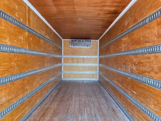 2018 FREIGHTLINER M2 106
