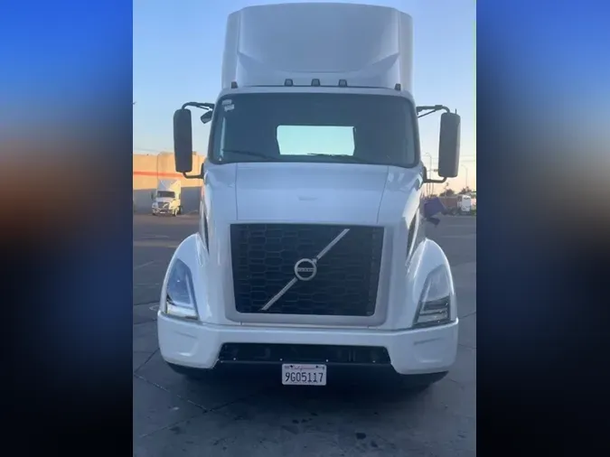 2018 VOLVO VNL64T-300