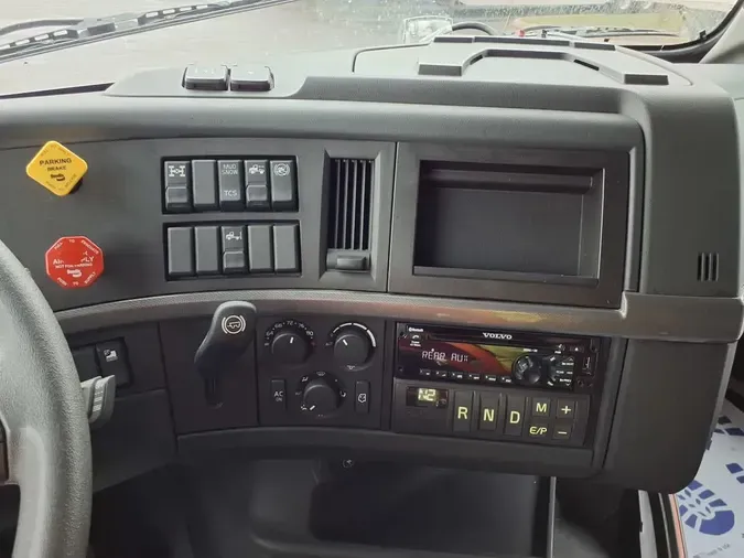 2020 VOLVO VNL64T-300