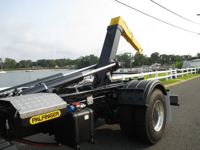 2017 INTERNATIONAL 4300