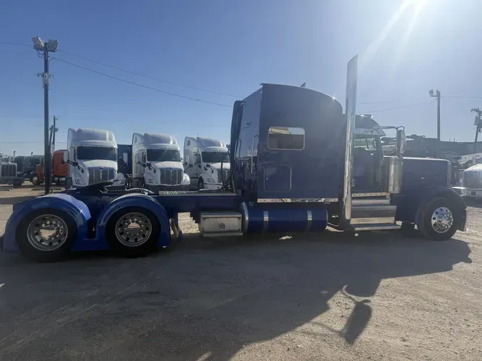 2022 Peterbilt 389