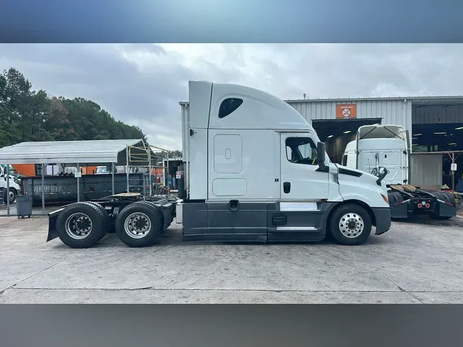 2023 Freightliner Cascadia 126