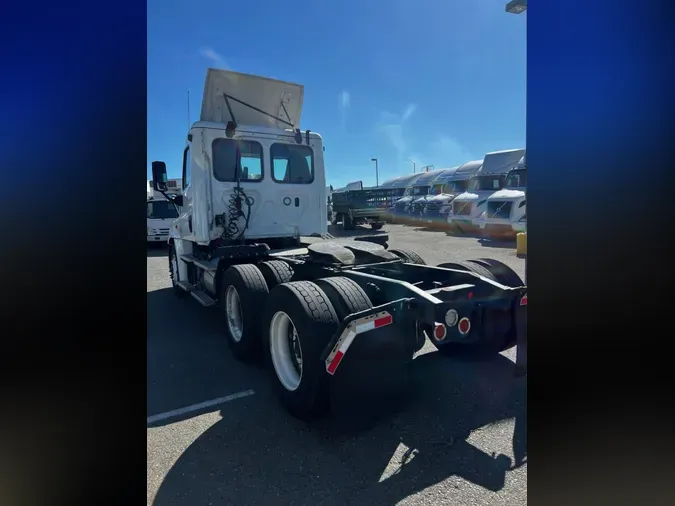 2018 FREIGHTLINER/MERCEDES CASCADIA 125