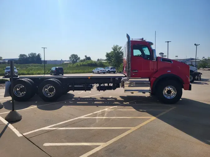 2025 Kenworth T880