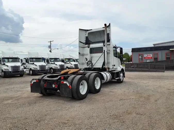 2019 VOLVO VNL64T-300