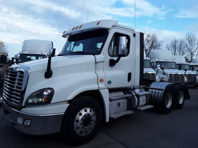 2019 FREIGHTLINER/MERCEDES CASCADIA 125bd275ee476208fe8af33edbbc7d29abf