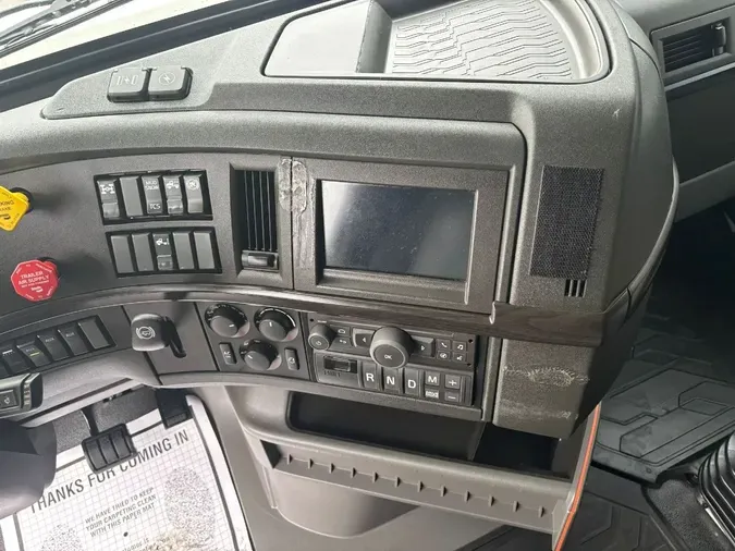 2022 VOLVO VNL64T860