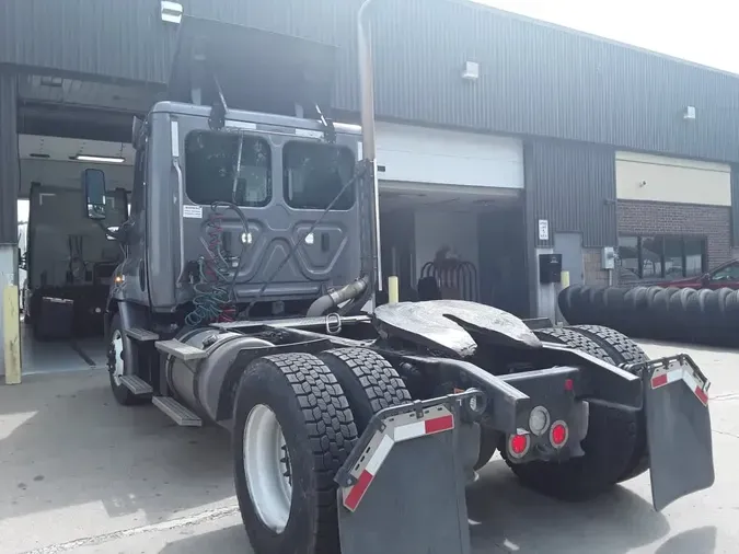 2019 FREIGHTLINER CASCADIA 113