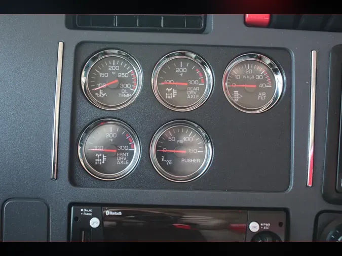 2025 Kenworth T880