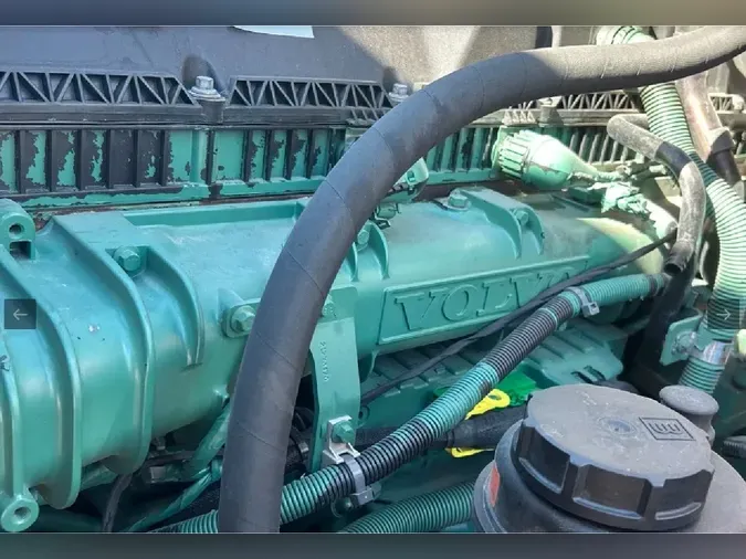 2021 VOLVO VNL64T860