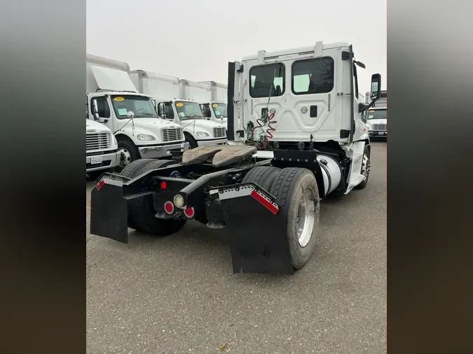 2015 FREIGHTLINER/MERCEDES CASCADIA 113