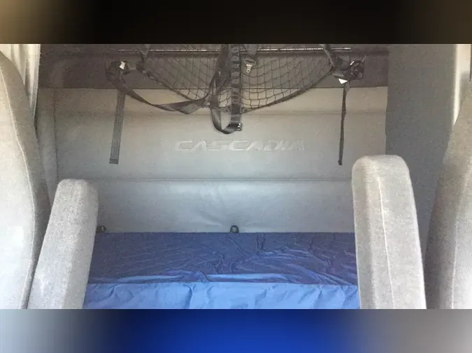 2022 Freightliner Cascadia 126