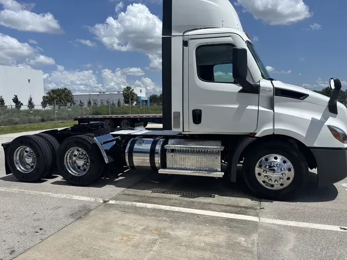 2021 Freightliner Cascadia 116bd37599f42fa40b1983ddcfd5eb64af0