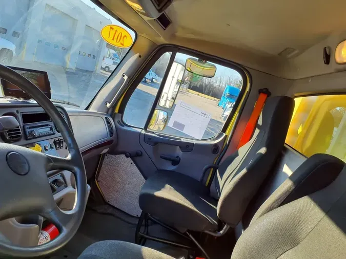 2017 FREIGHTLINER/MERCEDES M2 106