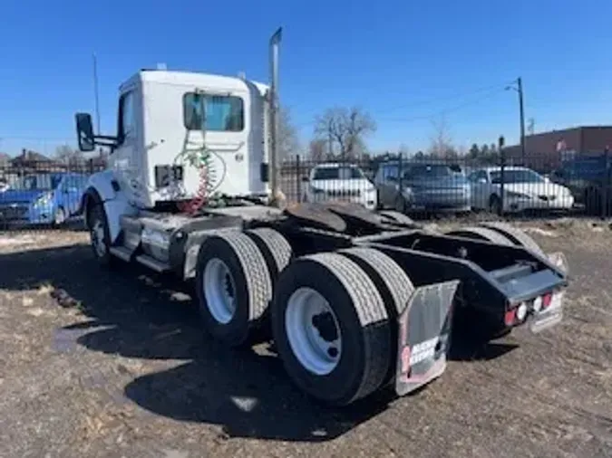 2023 Kenworth T880