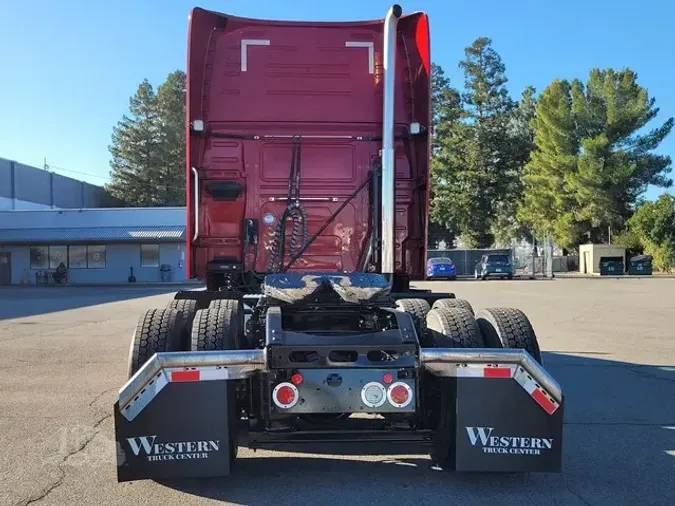 2022 VOLVO VNL64T760