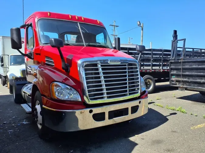 2018 FREIGHTLINER CASCADIA 113