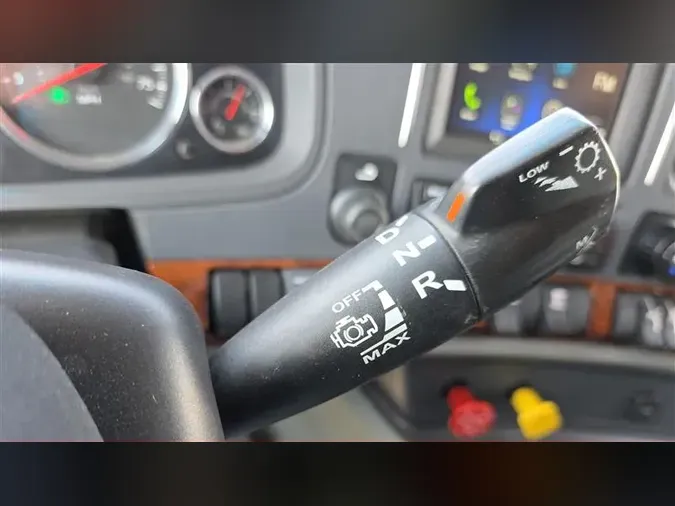 2022 KENWORTH T880