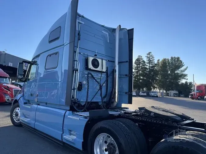 2023 VOLVO VNL64T860