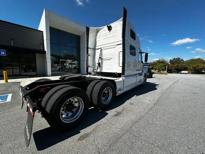 2022 Volvo VNL64T860