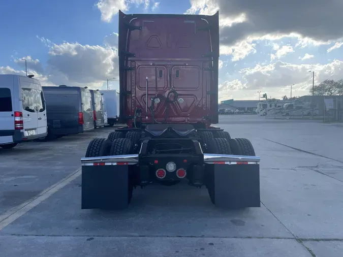 2020 Freightliner Cascadia 126