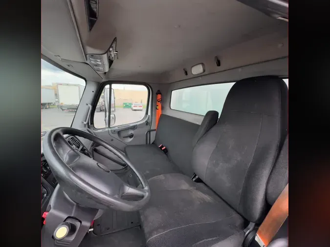 2018 FREIGHTLINER M2 106