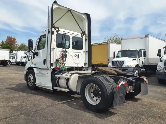 2019 FREIGHTLINER CASCADIA 113